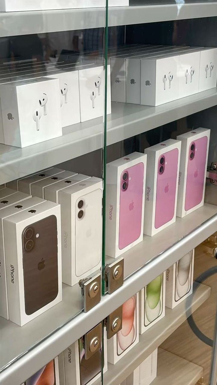 iPhone 16 - Image 3