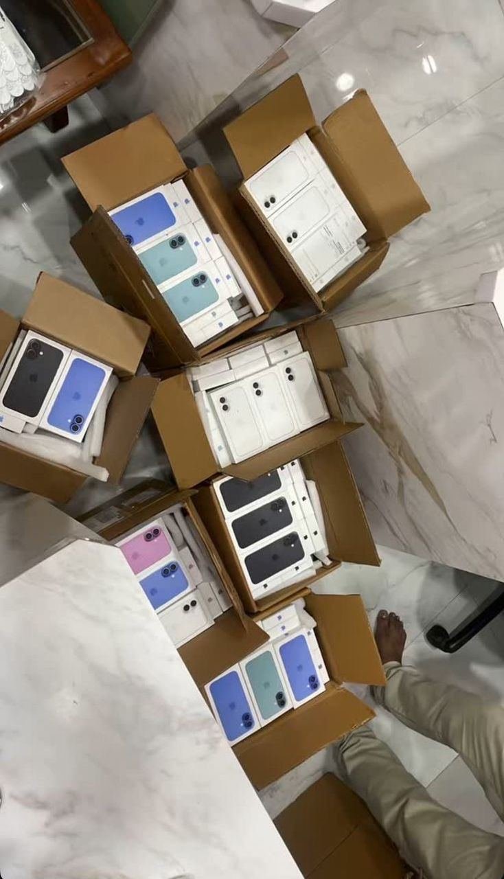 iPhone 16 - Image 4