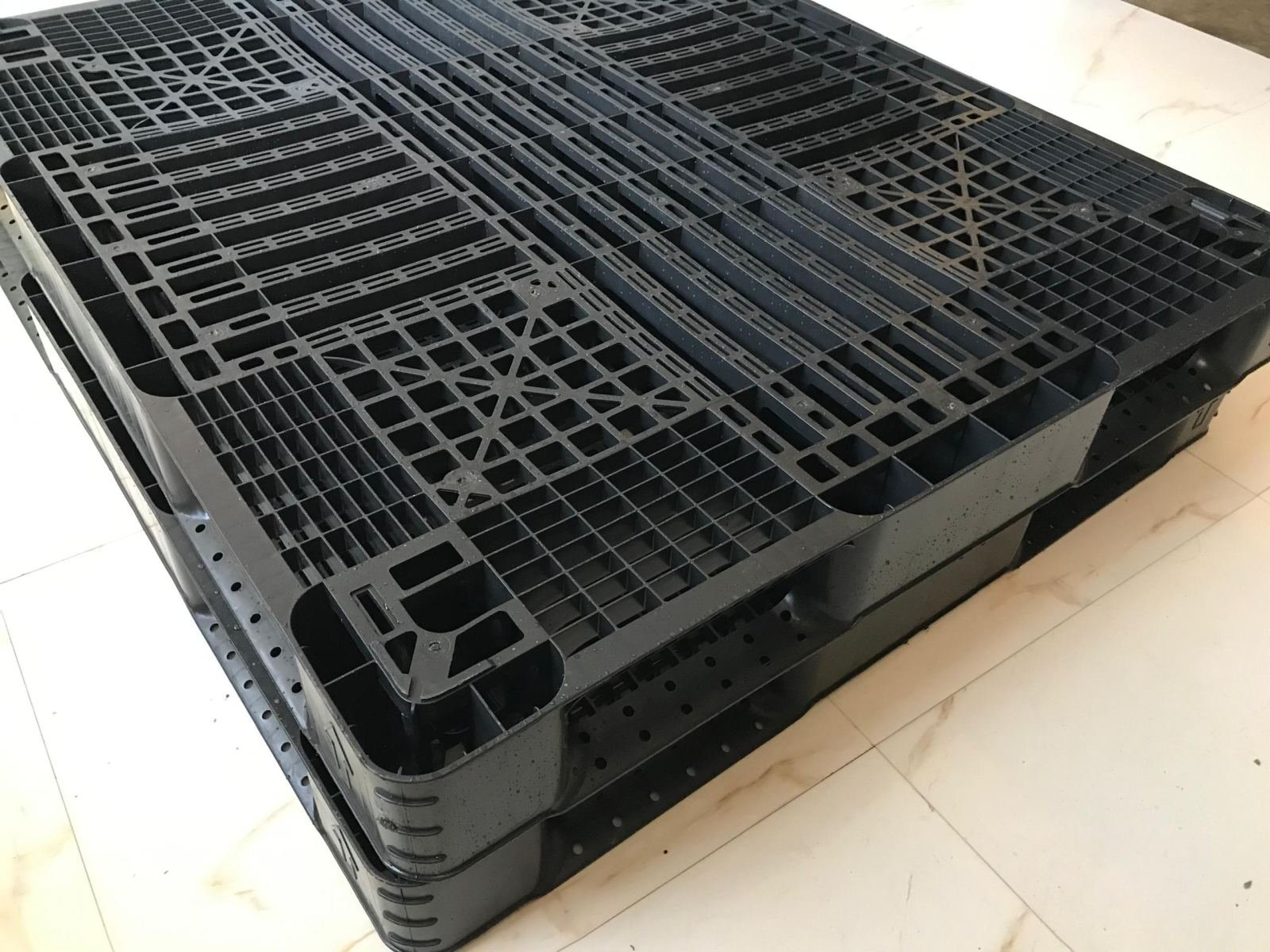 Plastic Pallet - Image 4